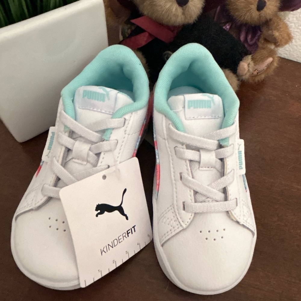 Puma toddler sneaker. Size 8C. White w/ teal & peach NWOB